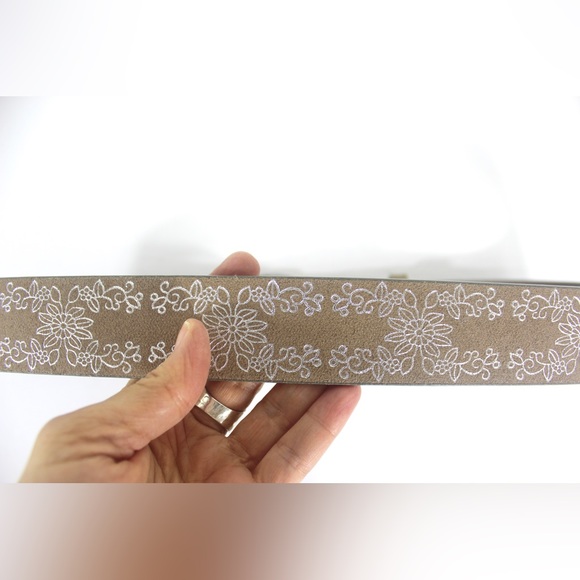 Beige Sueded Belt with Silver Embossed Floral Pattern and an Oval Silver Buckle - Picture 6 of 9